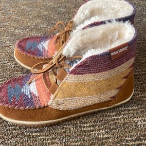 Minnetonka Shoes NEVER WORN